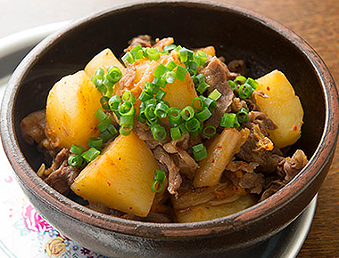 じゃがいもと牛肉のキムチ煮