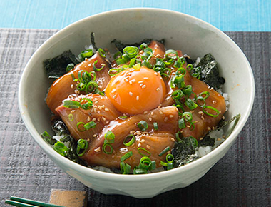 ぶりのユッケ風丼