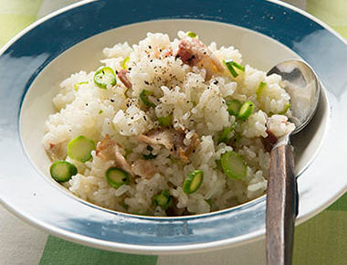 アスパラとベーコンの炊きこみピラフ