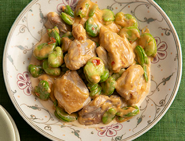 そら豆と鶏肉のピリ辛みそクリーム炒め