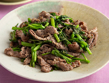 牛肉とクレソンの黒こしょう炒め